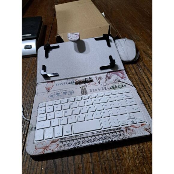 New Paris Theme Charging Tablet Case with Keyboard and Mouse Type C - Picture 8 of 8